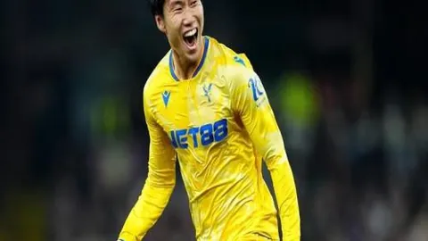 印度乒赛突发鸟粪奇观，许昕闫安笑场，张本智和沉默以对