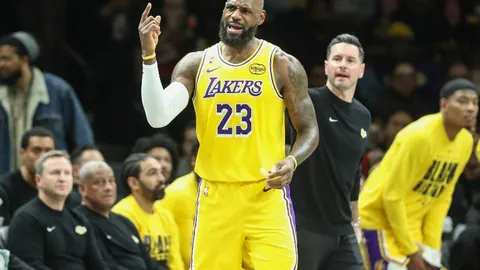 “2025赛季中超4月底有望开赛，薪资困境及应对策略一并揭晓！”